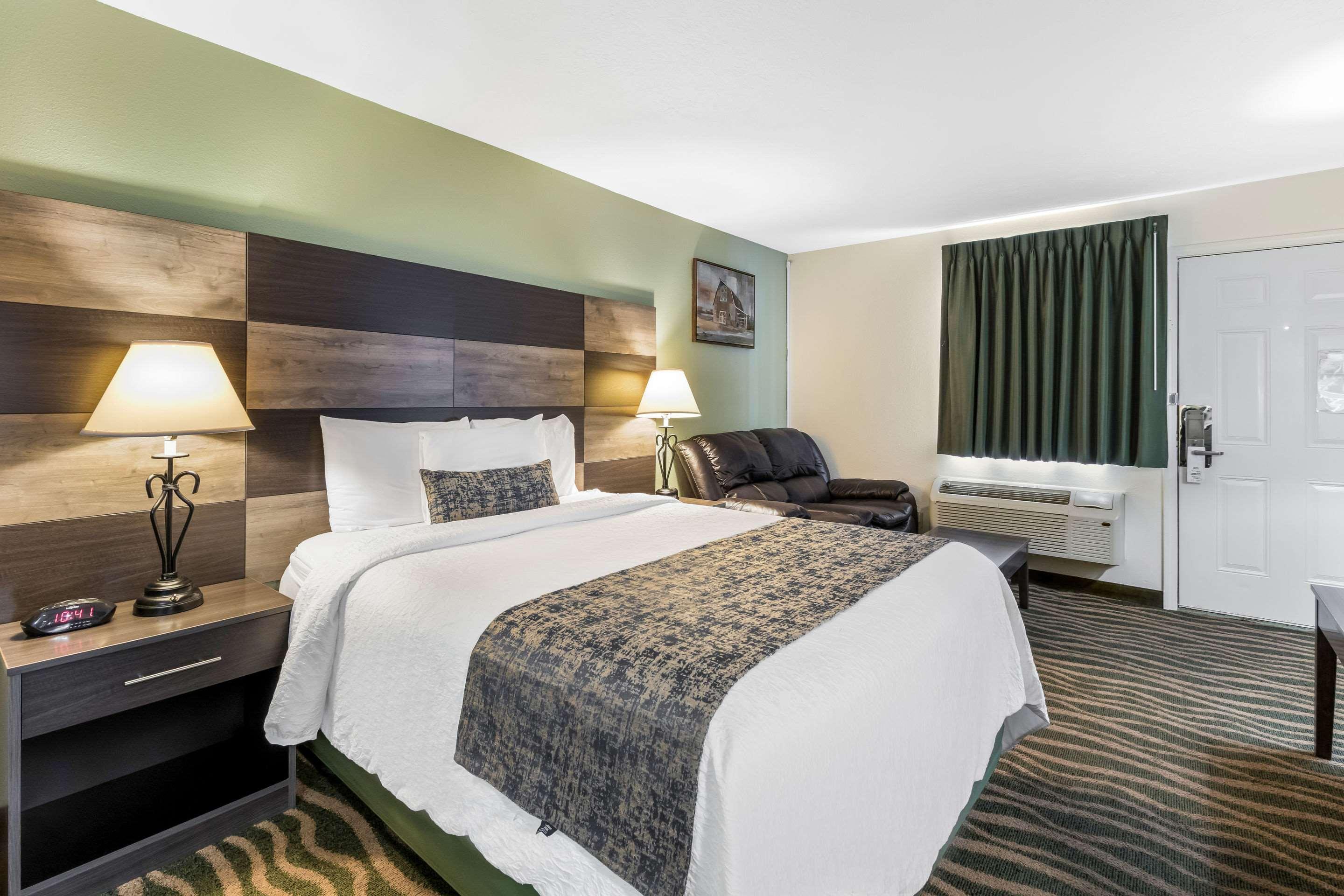 Rodeway Inn Cadiz Bagian luar foto