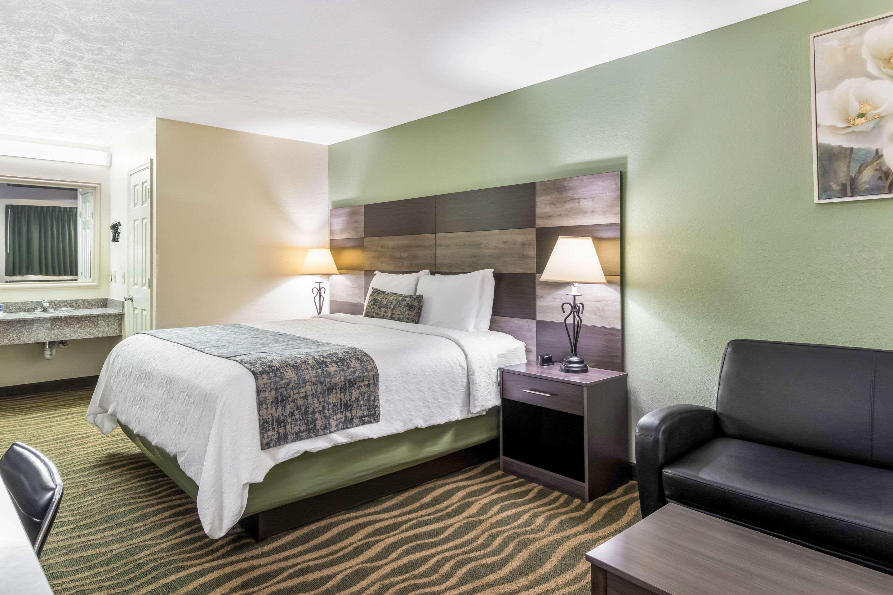 Rodeway Inn Cadiz Bagian luar foto