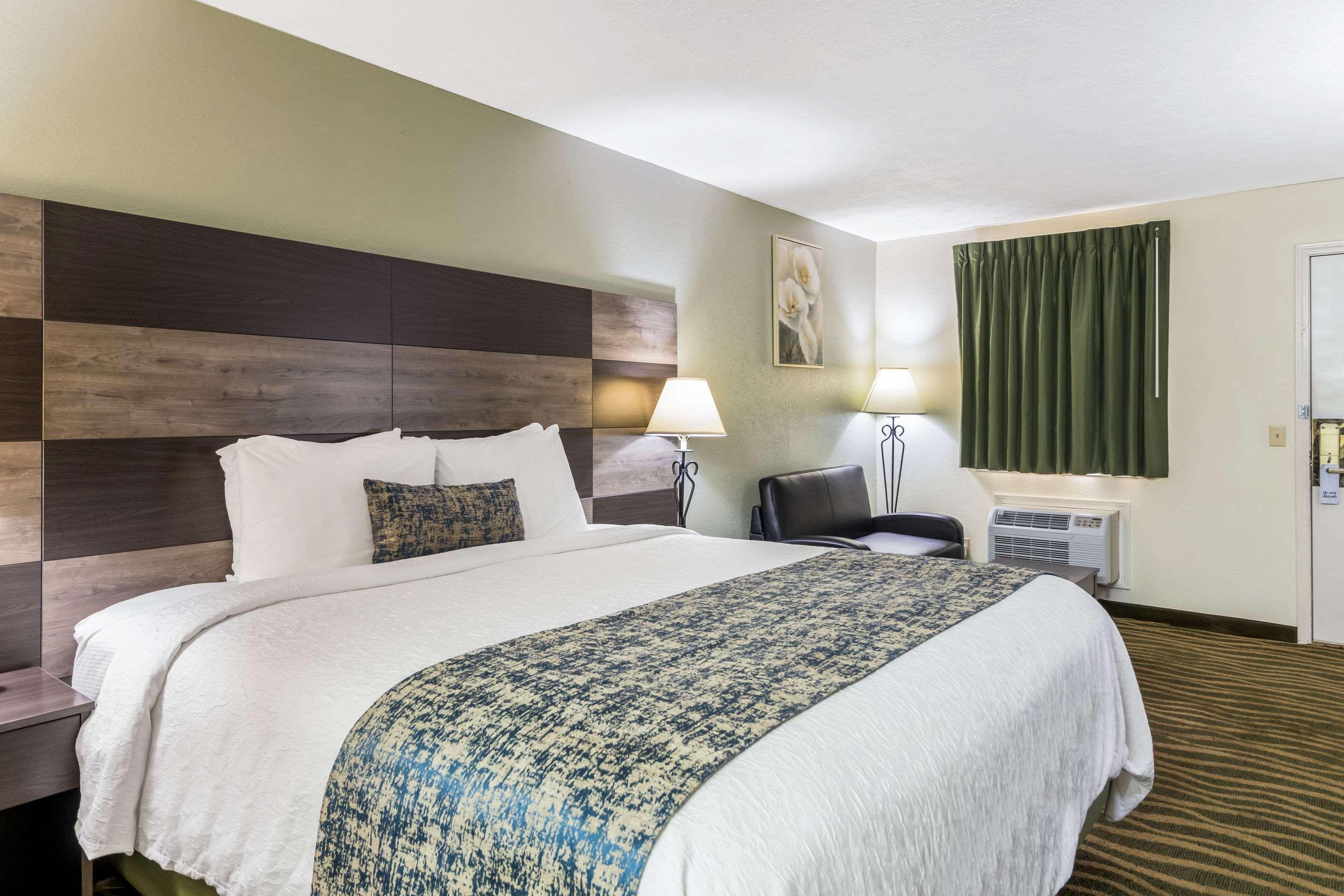 Rodeway Inn Cadiz Bagian luar foto
