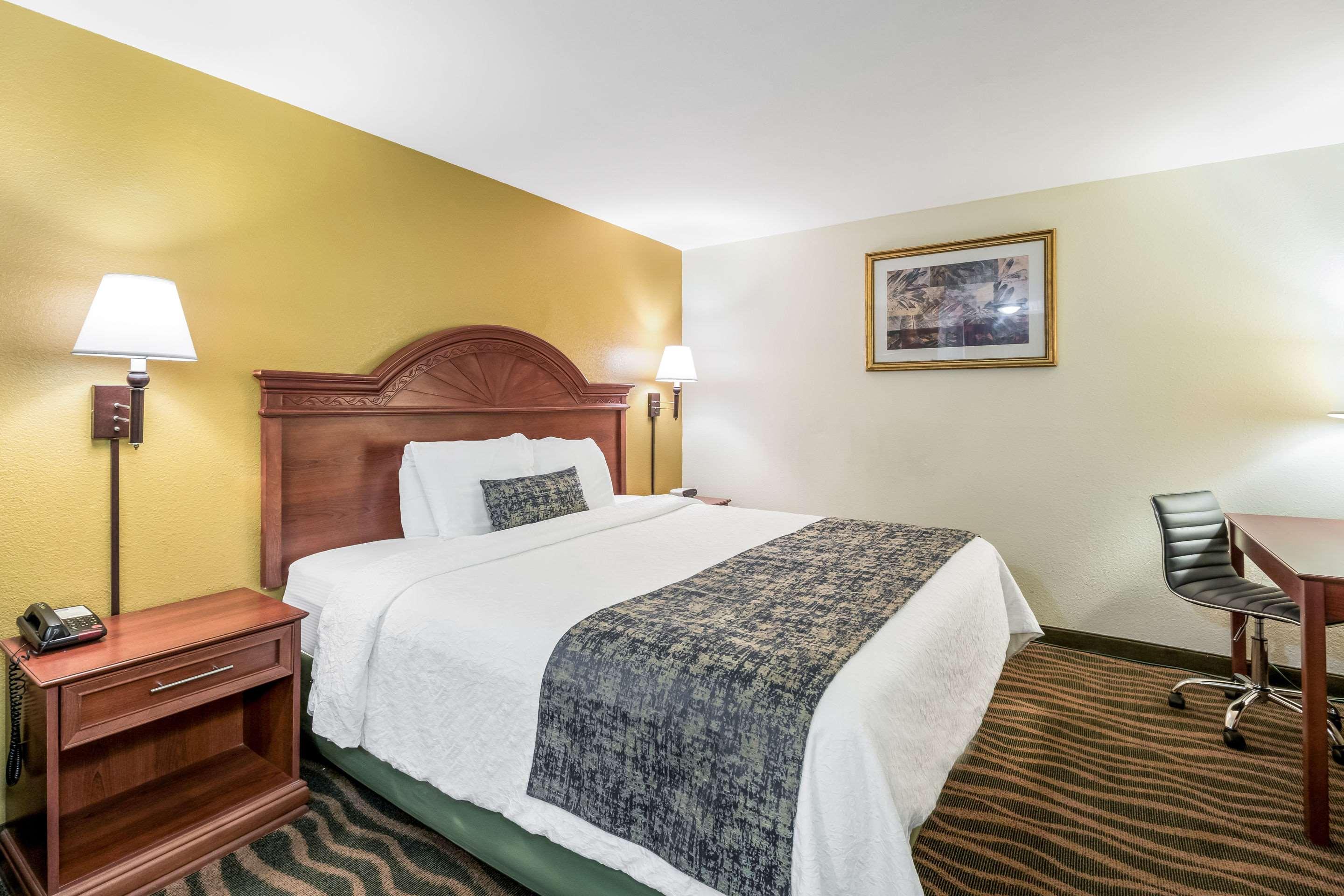 Rodeway Inn Cadiz Bagian luar foto