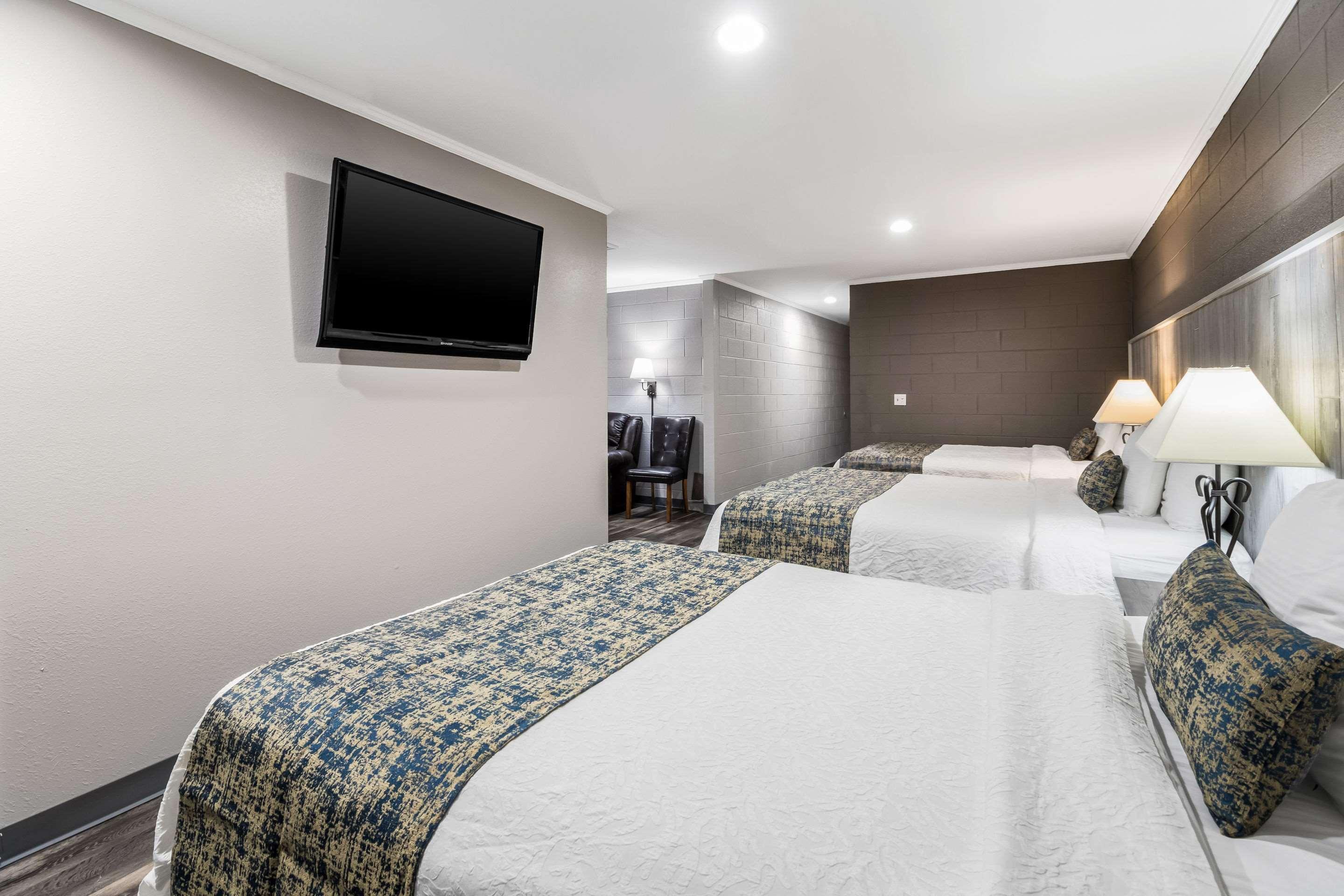 Rodeway Inn Cadiz Bagian luar foto