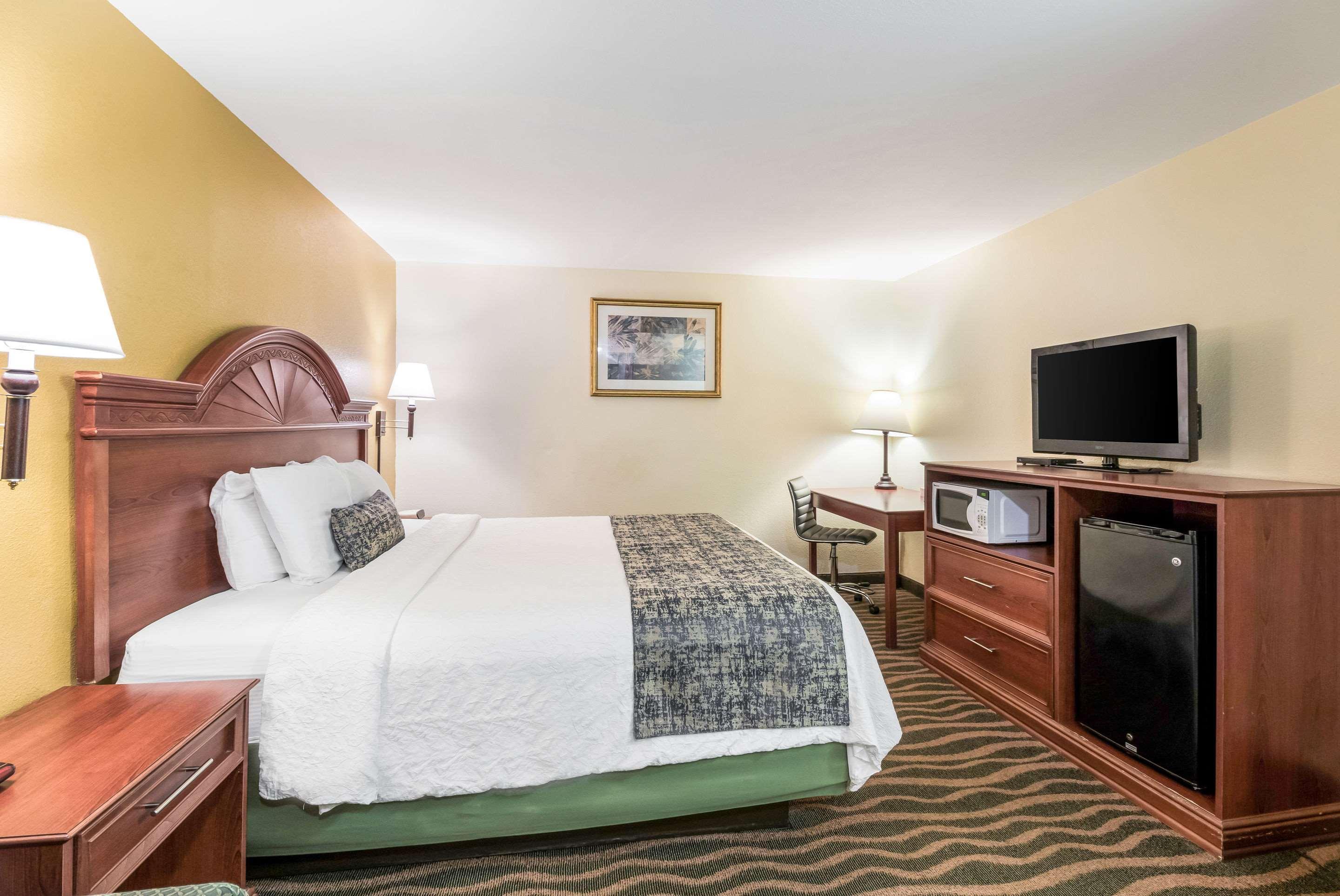 Rodeway Inn Cadiz Bagian luar foto