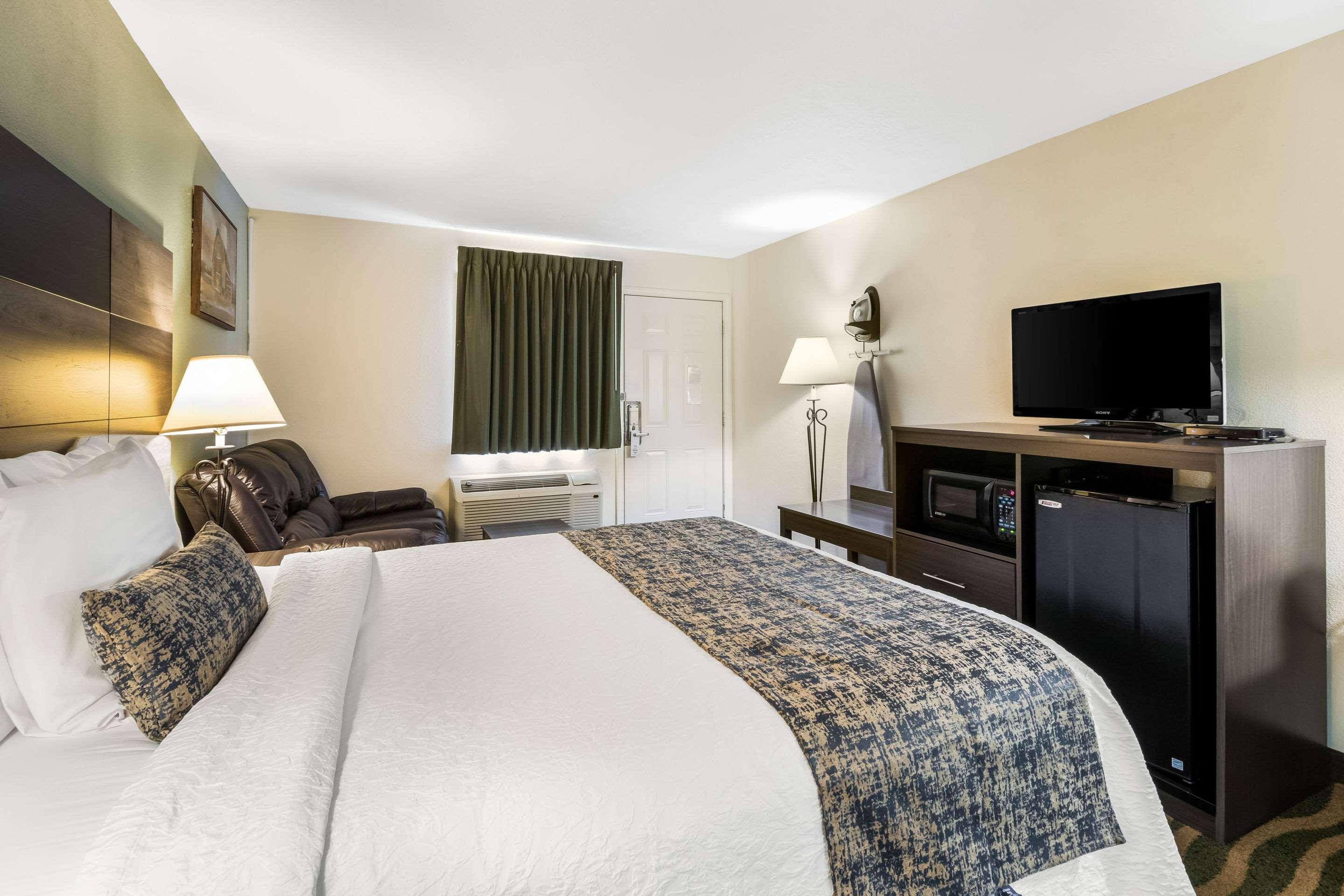 Rodeway Inn Cadiz Bagian luar foto