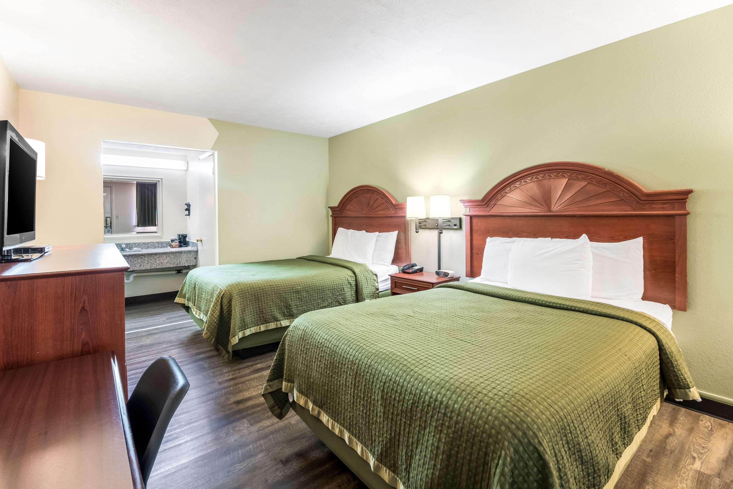 Rodeway Inn Cadiz Bagian luar foto