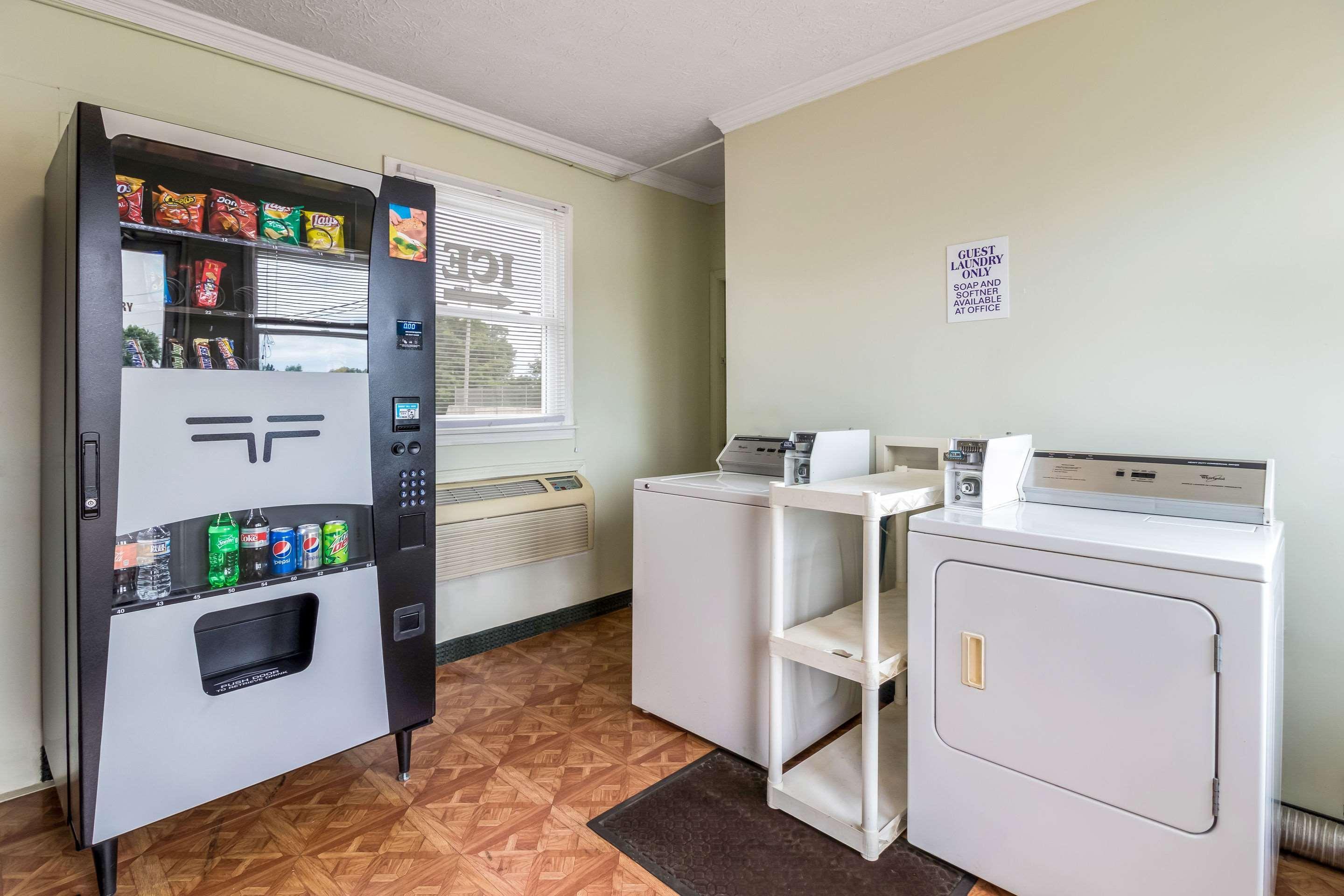 Rodeway Inn Cadiz Bagian luar foto