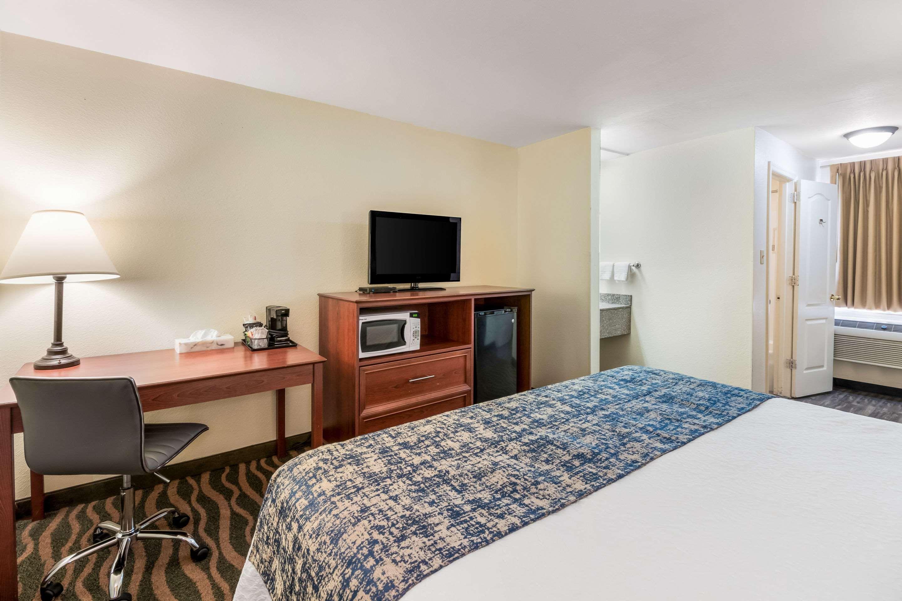 Rodeway Inn Cadiz Bagian luar foto